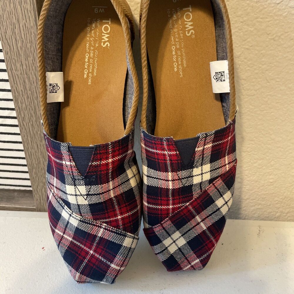 Toms Espadrilles Size 9 Canvas Blue, red, white, and blue plaid Cloth Slip Ons